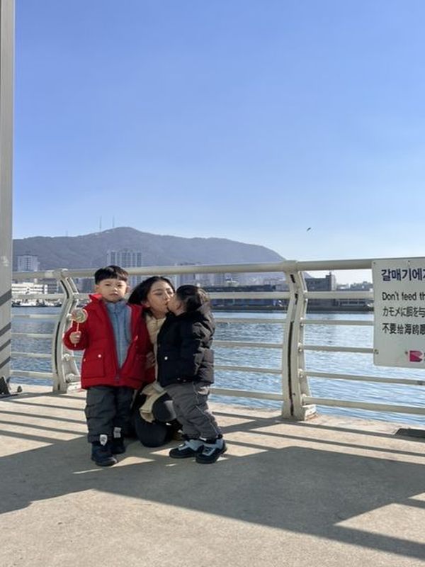 Janice with her kids in Korea